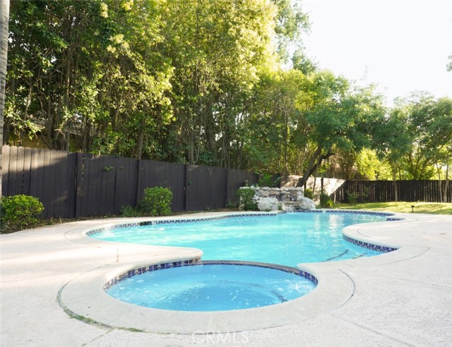 23242 Burbank Boulevard, Woodland Hills CA: https://media.crmls.org/medias/71df173b-64e1-4a62-8a52-df2a651be7fb.jpg