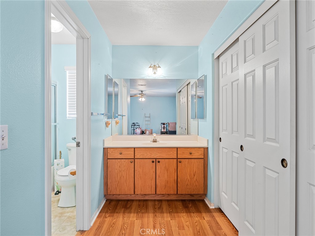 https://media.crmls.org/medias/71e08a65-e7d0-4392-bcdf-c6b8cdc343a6.jpg?preset=X-Large