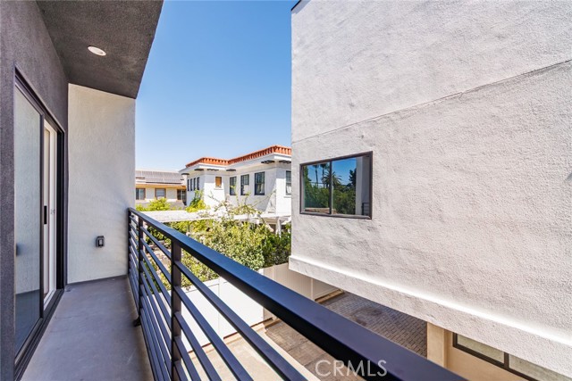 Detail Gallery Image 12 of 29 For 1859 Crenshaw Bld, Los Angeles,  CA 90019 - 4 Beds | 3 Baths