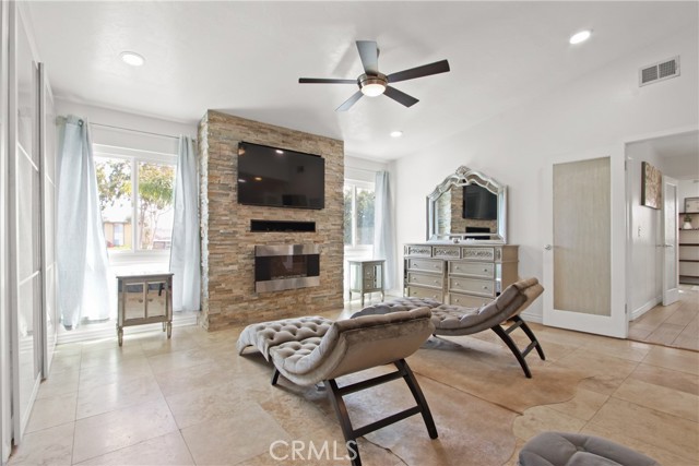 1107 Woodbury Drive, Harbor City CA: https://media.crmls.org/medias/71e217db-113d-44c6-8ad5-659aa0e1ce1f.jpg