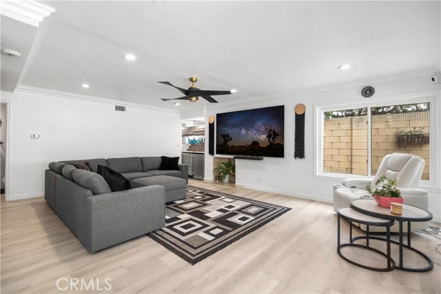 Detail Gallery Image 4 of 35 For 5842 Shasta Cir, La Palma,  CA 90623 - 5 Beds | 3/1 Baths