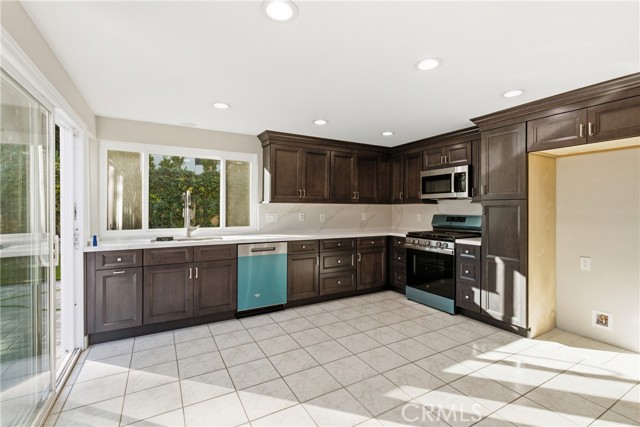 Detail Gallery Image 6 of 28 For 25302 Neptune Dr, Dana Point,  CA 92629 - 4 Beds | 2/1 Baths