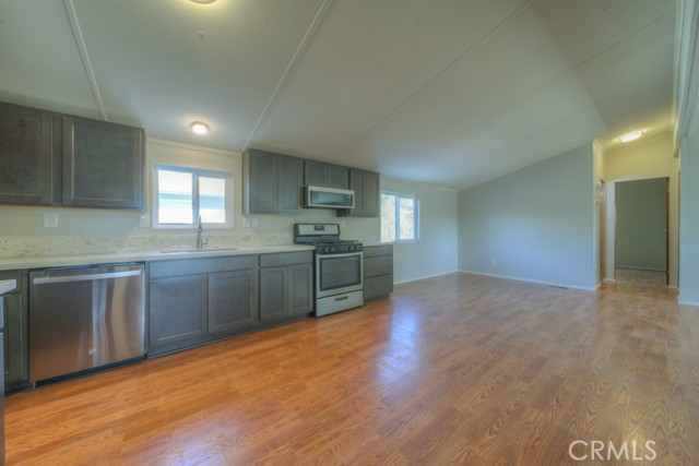 Detail Gallery Image 10 of 24 For 33619 Bessemer Ave, Hemet,  CA 92545 - 3 Beds | 2 Baths