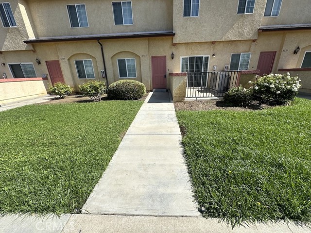 Detail Gallery Image 2 of 34 For 3755 E 52nd St, Maywood,  CA 90270 - 3 Beds | 3 Baths