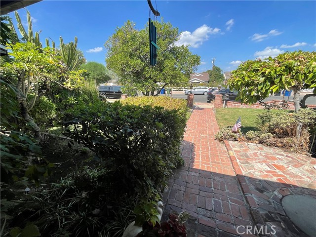 16312 Londelius Street photo 4