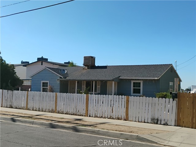 557 E Avenue Q12, Palmdale CA: https://media.crmls.org/medias/71e4b47a-1735-4f6f-9a6c-135ee1e3c37d.jpg