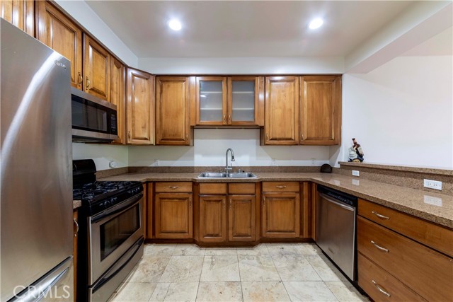 4568 W 1st Street, Los Angeles CA: https://media.crmls.org/medias/71e51bbb-b350-4a41-89d4-14d271302774.jpg
