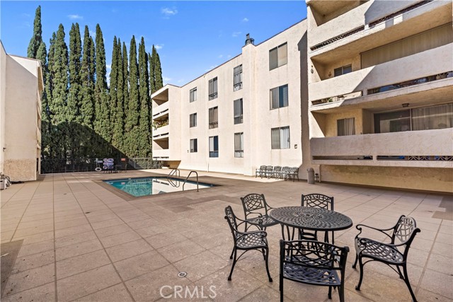 125 Allen, Pasadena CA: https://media.crmls.org/medias/71e59abf-062f-4b6b-8a00-5fc5ad1f3d33.jpg