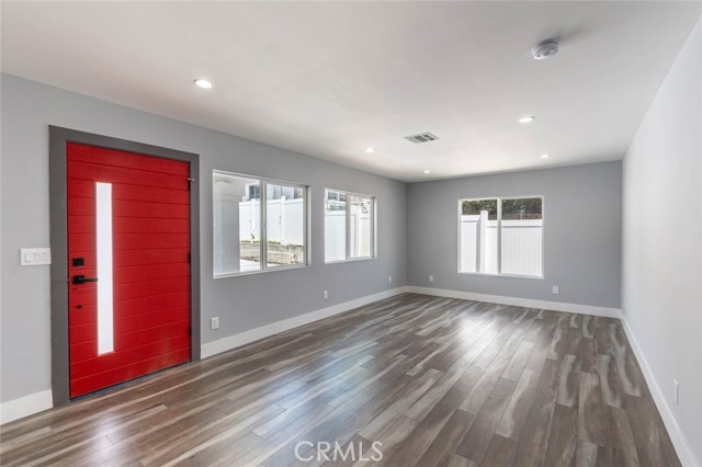 6438 Day Street, Tujunga CA: https://media.crmls.org/medias/71e66d11-74dc-4a9d-ac42-57c86c928ad0.jpg