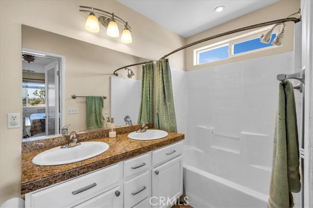 5115 Warren Vista Avenue, Yucca Valley CA: https://media.crmls.org/medias/71e69606-ab4f-4a5a-92ac-8d6140f2c6b1.jpg