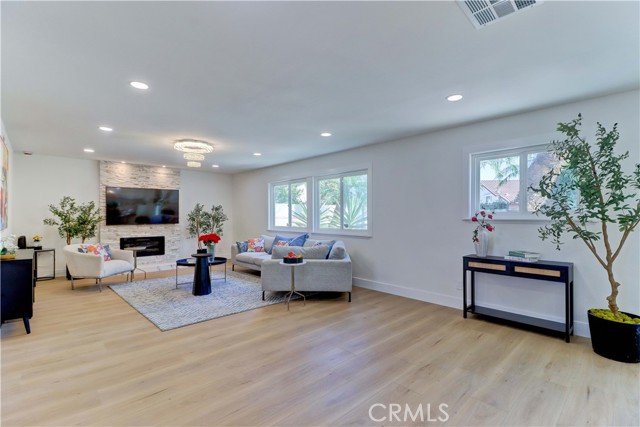 11428 Snowdrop Avenue, Fountain Valley CA: https://media.crmls.org/medias/71e6f0b1-2c0b-4a39-aed5-a5c034177831.jpg