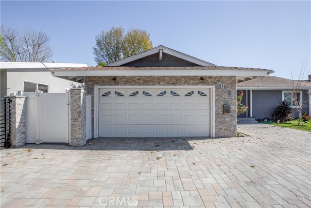 10452 Petit Avenue photo 7