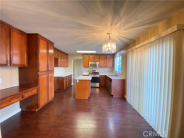 708 Hillview Street, Beaumont CA: https://media.crmls.org/medias/71e71718-6598-4ab6-b2ca-5612e1d77374.jpg