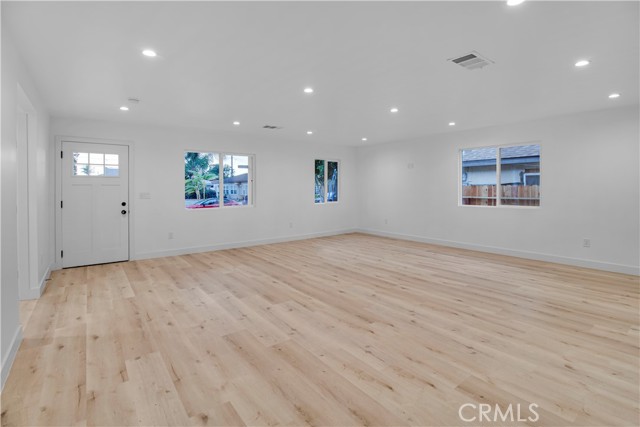 6513 San Miguel Street, Paramount CA: https://media.crmls.org/medias/71e7aa42-e9b0-42d2-9725-b5fcd7b86258.jpg