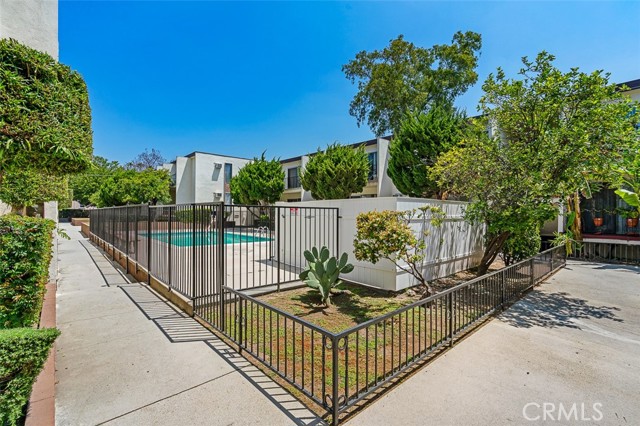 820 N Raymond Avenue, Pasadena CA: https://media.crmls.org/medias/71e7fd17-2a05-4590-82ba-e940ed19acc2.jpg