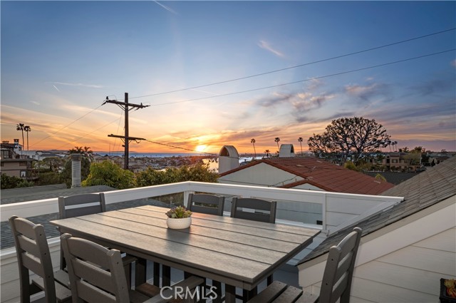 Detail Gallery Image 2 of 30 For 409 Dahlia, Corona Del Mar,  CA 92625 - 3 Beds | 3 Baths
