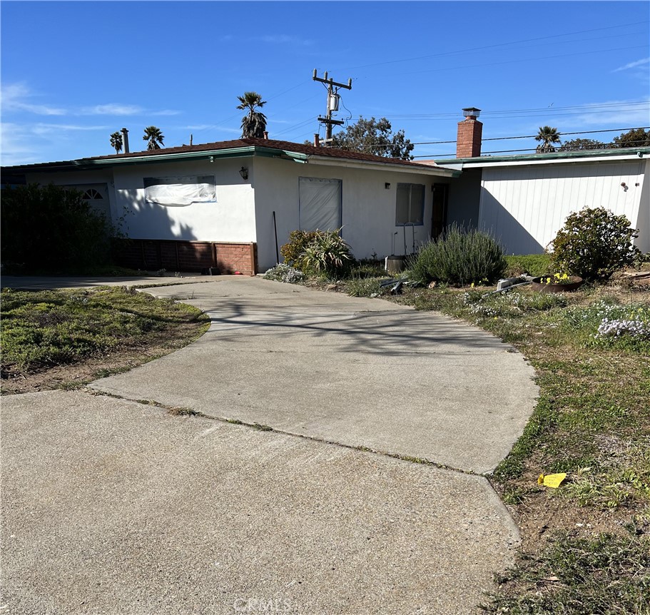 1032  Bay Oaks Drive