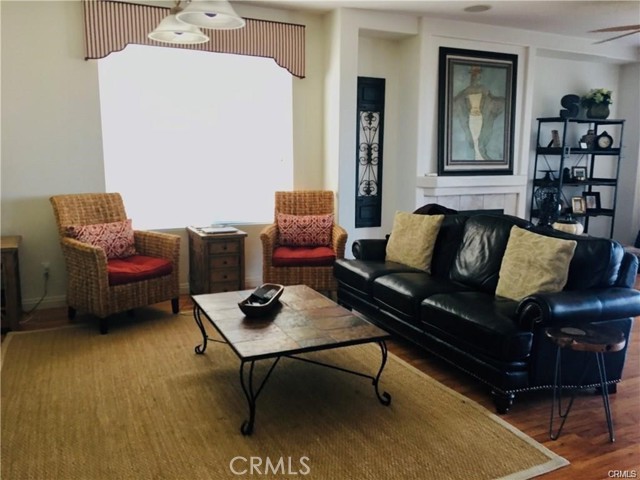 Detail Gallery Image 4 of 13 For 17 Corte Montena, Lake Elsinore,  CA 92532 - 4 Beds | 3 Baths