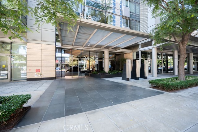 1155 South Grand Avenue, Los Angeles CA: https://media.crmls.org/medias/71ea942e-7051-4cc9-8c04-a9fa9b1d05b3.jpg