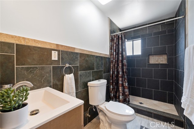 1124 W 123rd Street, Los Angeles CA: https://media.crmls.org/medias/71eb49d9-29f1-4ab7-99a8-9627c3da3af0.jpg