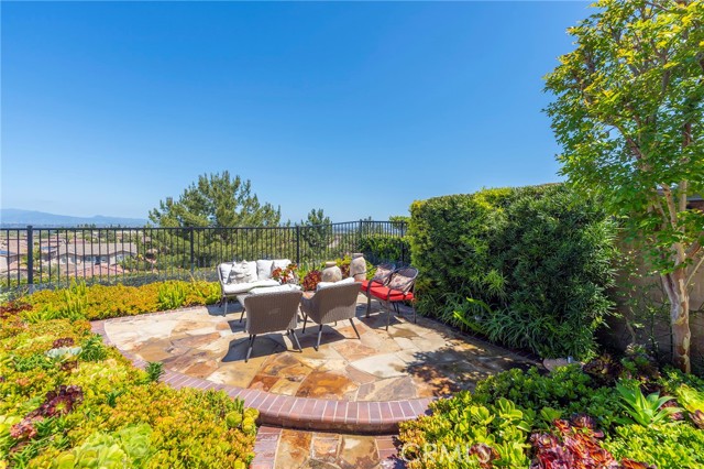 Detail Gallery Image 6 of 72 For 16 Alisal Court, Aliso Viejo,  CA 92656 - 4 Beds | 4/1 Baths