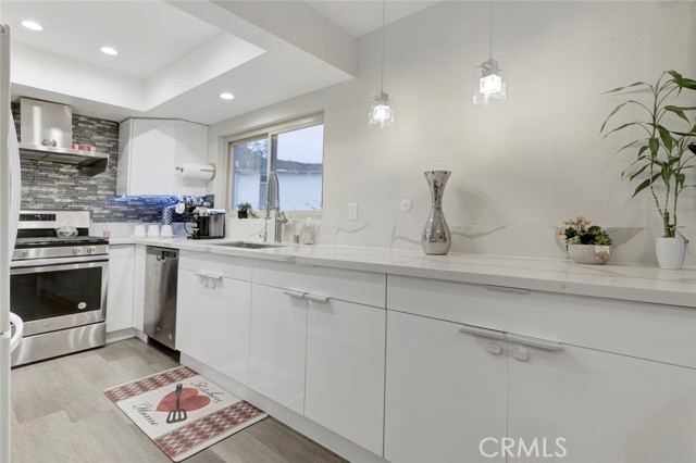 Detail Gallery Image 10 of 41 For 1881 Alpha Rd #17,  Glendale,  CA 91208 - 2 Beds | 3 Baths