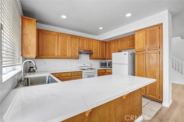 Detail Gallery Image 14 of 32 For 27231 Marisa Dr, Canyon Country,  CA 91387 - 4 Beds | 3 Baths