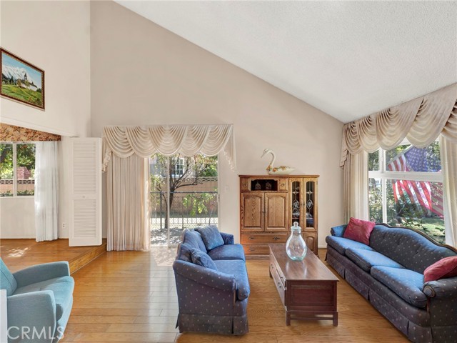 15920 Bahama Street, North Hills CA: https://media.crmls.org/medias/71ecd06b-3c70-4cb4-8a0a-c51830add6fb.jpg