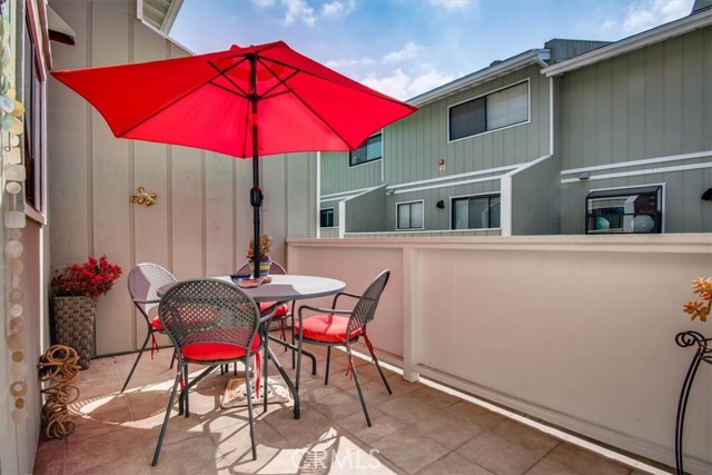 716 Irena Avenue, Redondo Beach, California 90277, 2 Bedrooms Bedrooms, ,2 BathroomsBathrooms,Residential,Sold,Irena,SB22091877