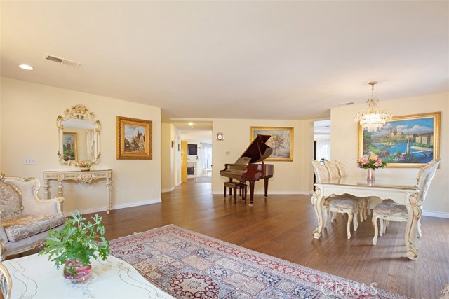 Detail Gallery Image 9 of 43 For 19 Tennessee, Irvine,  CA 92606 - 4 Beds | 2/1 Baths