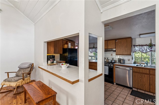 Detail Gallery Image 6 of 40 For 1051 Playground Dr, Crestline,  CA 92325 - 2 Beds | 1/1 Baths