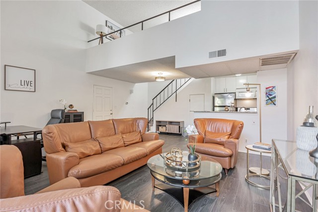 Detail Gallery Image 2 of 34 For 18645 Hatteras St #203,  Tarzana,  CA 91356 - 1 Beds | 1 Baths