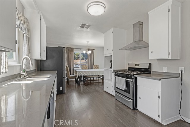 Detail Gallery Image 11 of 28 For 2407 W 7th St, San Bernardino,  CA 92410 - 3 Beds | 2 Baths
