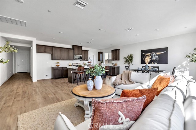 Detail Gallery Image 7 of 58 For 4884 Sicily, Lake Elsinore,  CA 92530 - 3 Beds | 2 Baths