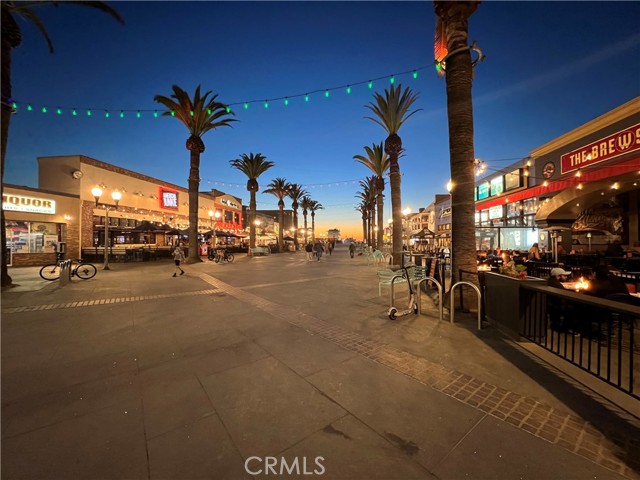 81 Pier Avenue, Hermosa Beach, California 90254, ,Residential Income,For Sale,Pier,SB25019012