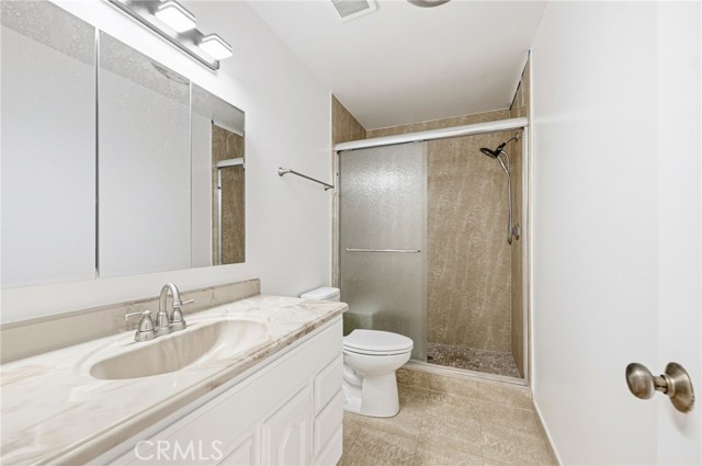 Detail Gallery Image 10 of 17 For 15030 Victory Bld #103,  Van Nuys,  CA 91411 - 2 Beds | 2 Baths