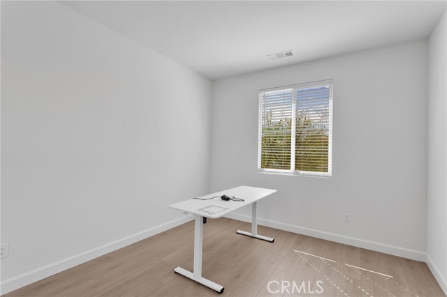 Detail Gallery Image 5 of 23 For 13056 Lancaster, Hesperia,  CA 92344 - 3 Beds | 2 Baths