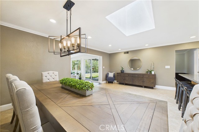 3647 W Myra Avenue, Anaheim CA: https://media.crmls.org/medias/71f09c56-1b82-42c7-8304-0840faf8aaef.jpg