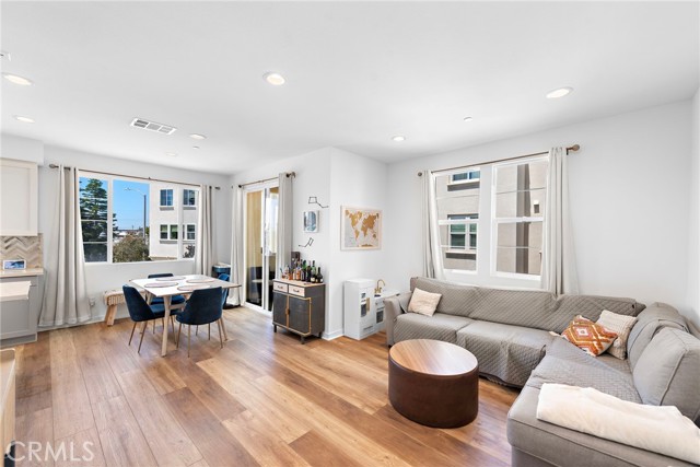 Detail Gallery Image 11 of 25 For 339 Ford Rd, Costa Mesa,  CA 92627 - 2 Beds | 2/1 Baths