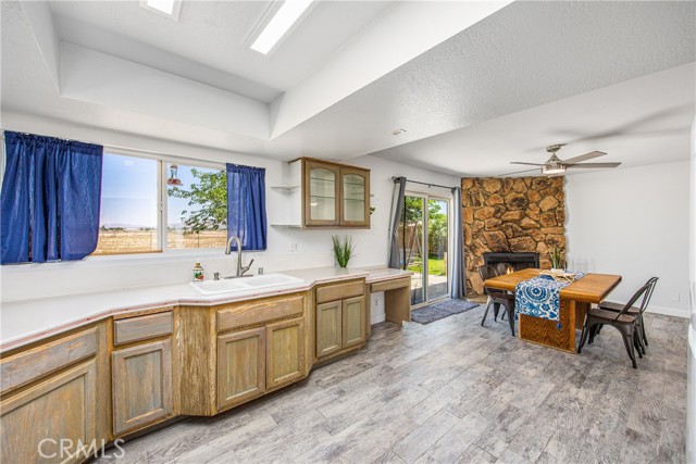 22818 Sitting Bull Road, Apple Valley CA: https://media.crmls.org/medias/71f1ec90-9645-4033-a185-df72c43ab2ea.jpg