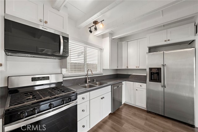 Detail Gallery Image 8 of 13 For 3212 2nd Ave, Corona Del Mar,  CA 92625 - 2 Beds | 2 Baths