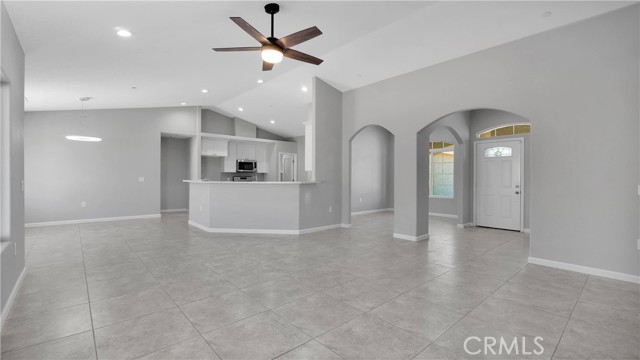 Detail Gallery Image 4 of 43 For 7939 Lassen Ave, Hesperia,  CA 92345 - 4 Beds | 2/1 Baths