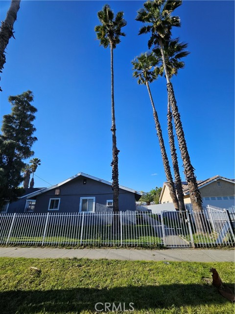 188 E 11th Street, San Bernardino CA: https://media.crmls.org/medias/71f33709-240e-42a6-9a44-078018f1dd59.jpg