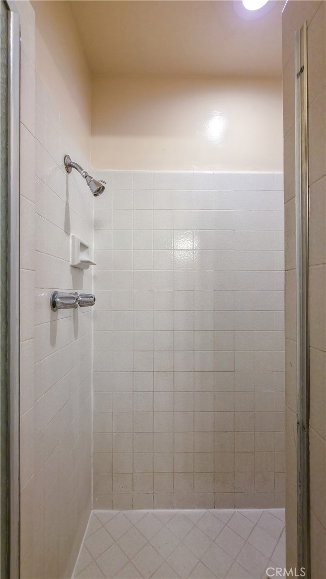 https://media.crmls.org/medias/71f678ae-b73a-4bc7-9285-db65e887a160.jpg?preset=X-Large