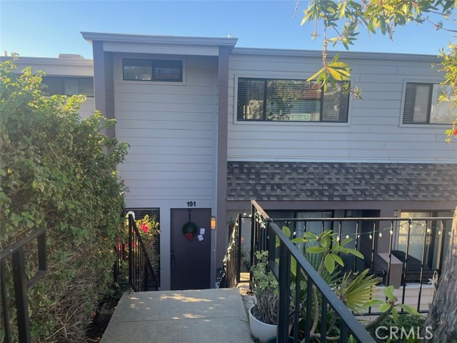 Detail Gallery Image 2 of 20 For 191 Calle Mayor, Redondo Beach,  CA 90277 - 3 Beds | 3 Baths