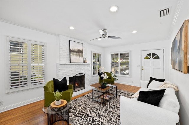 Detail Gallery Image 3 of 11 For 2755 N Lincoln St, Burbank,  CA 91504 - 3 Beds | 2 Baths