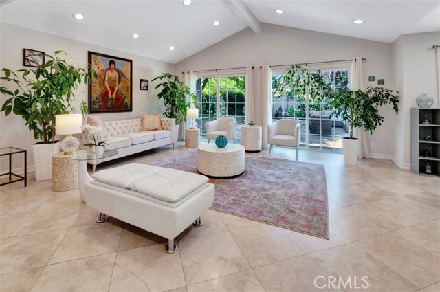 24017 Sylvan Street, Woodland Hills CA: https://media.crmls.org/medias/71f90464-7af4-4ed0-a226-e5a0fb6e9e01.jpg
