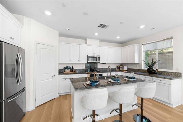 Detail Gallery Image 11 of 45 For 7143 Montecito, Corona,  CA 92880 - 4 Beds | 3/1 Baths