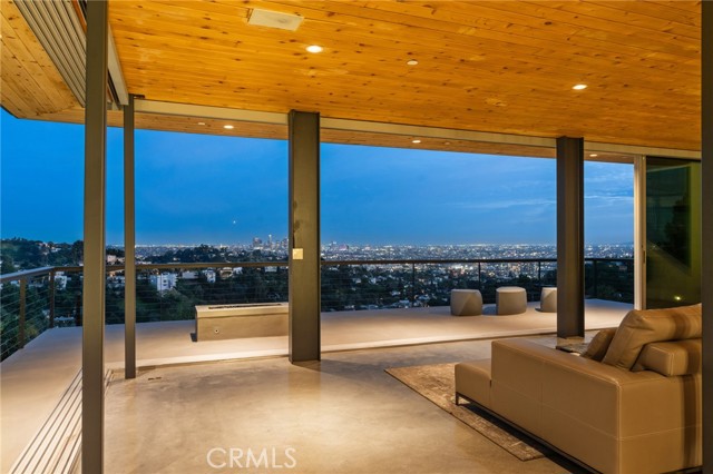 Detail Gallery Image 10 of 52 For 2917 Durand Dr, Los Angeles,  CA 90068 - 3 Beds | 2/1 Baths