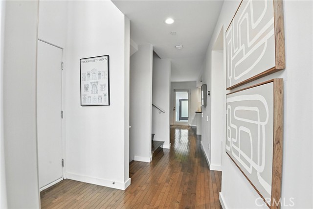 Detail Gallery Image 17 of 46 For 2203 3rd St #1,  Santa Monica,  CA 90405 - 2 Beds | 2/1 Baths
